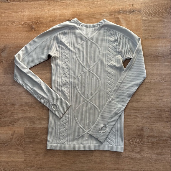 Lululemon Rest Less Pullover Size 6 
Heathered Silver Spoon - Picture 5 of 7